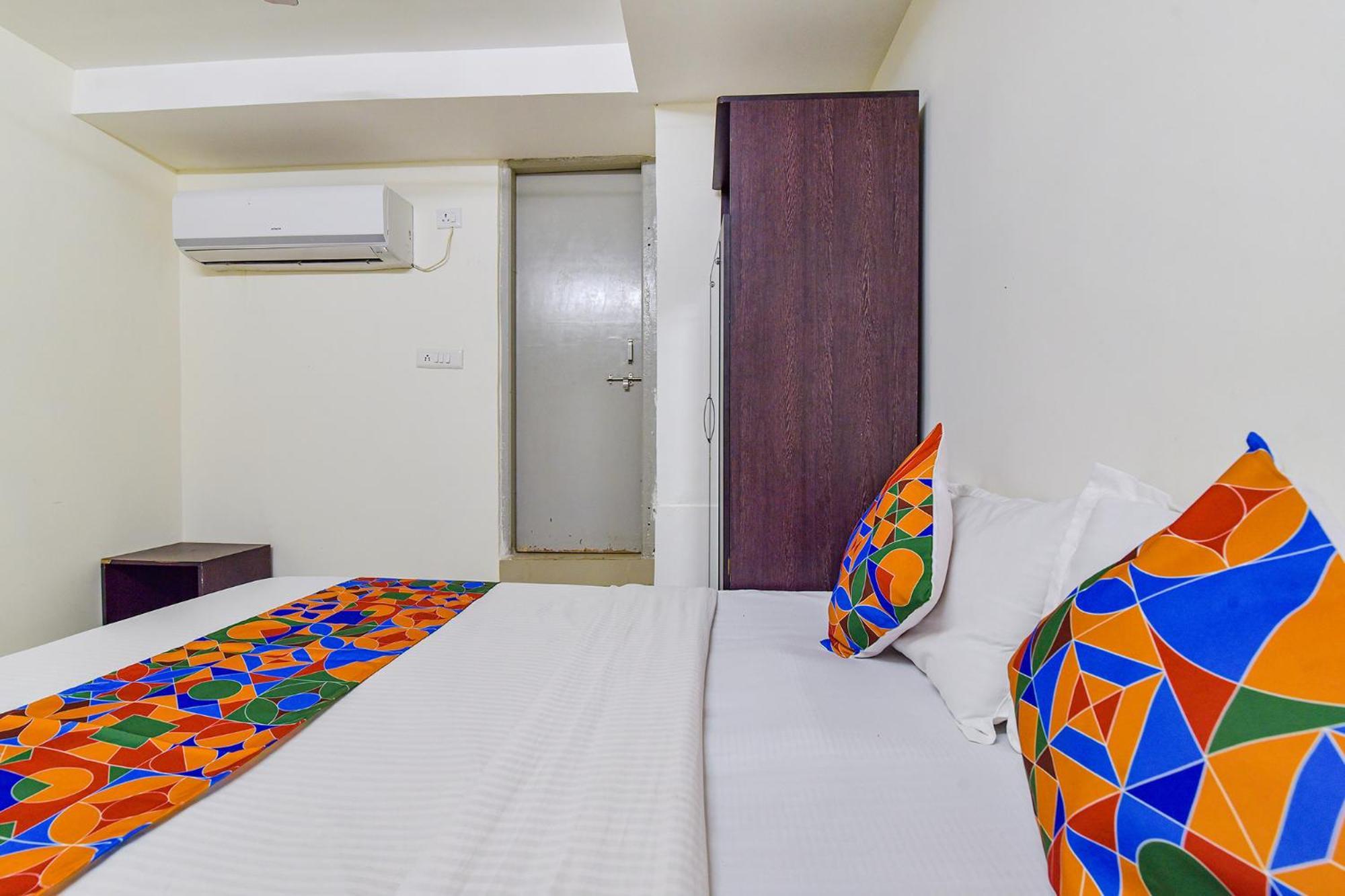 Hotel O Himalaya Inn أحمد أباد المظهر الخارجي الصورة