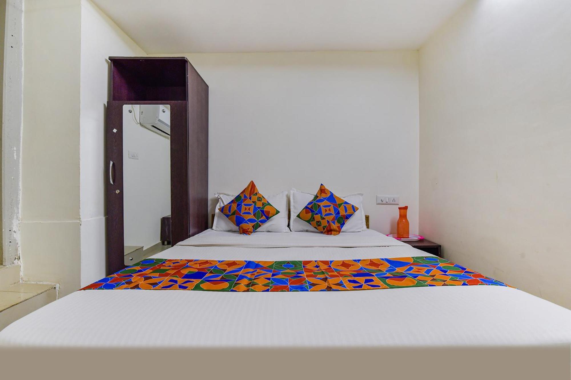 Hotel O Himalaya Inn أحمد أباد المظهر الخارجي الصورة